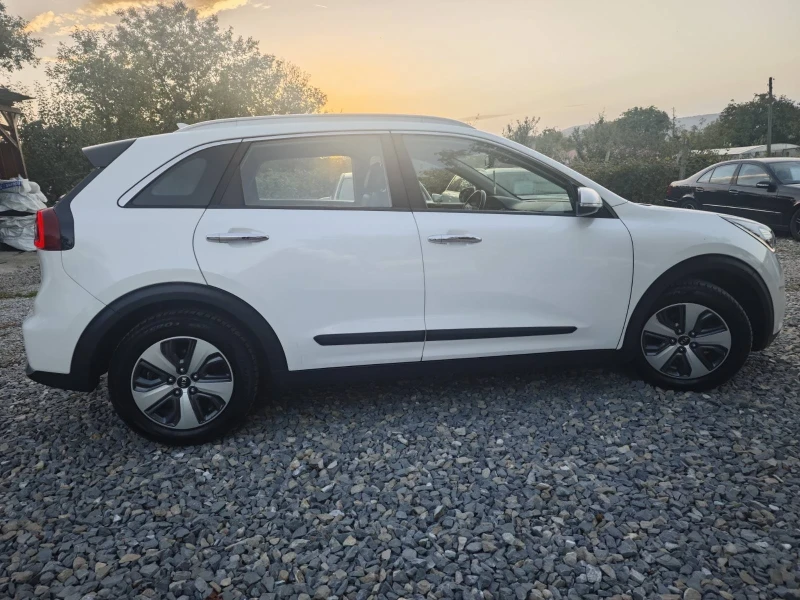 Kia Niro 1.6/141KC, снимка 2 - Автомобили и джипове - 47491661