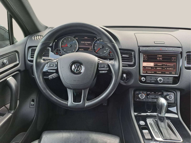 VW Touareg 3.0 TDI, снимка 11 - Автомобили и джипове - 48128496