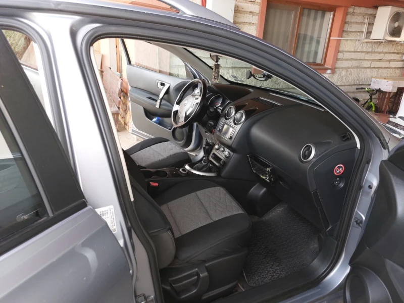 Nissan Qashqai, снимка 9 - Автомобили и джипове - 52486578