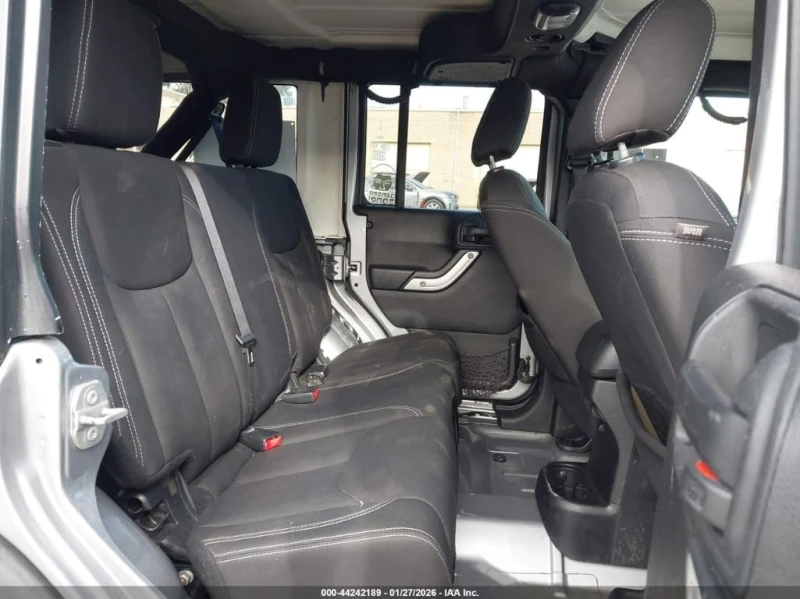 Jeep Wrangler UNLIMITED RUBICON* CARFAX * Клип на мотора, снимка 11 - Автомобили и джипове - 53445251