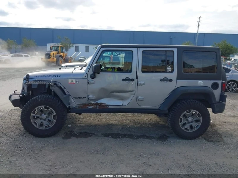Jeep Wrangler UNLIMITED RUBICON* CARFAX * Клип на мотора, снимка 3 - Автомобили и джипове - 53445251