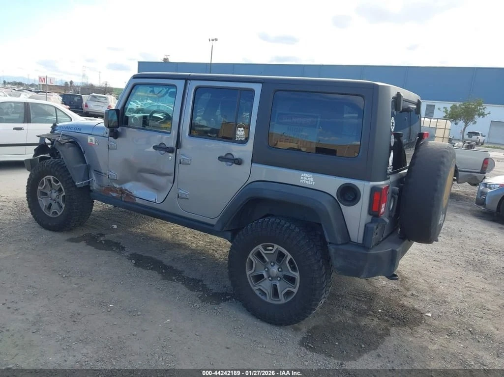 Jeep Wrangler UNLIMITED RUBICON* CARFAX * Клип на мотора - изображение 6