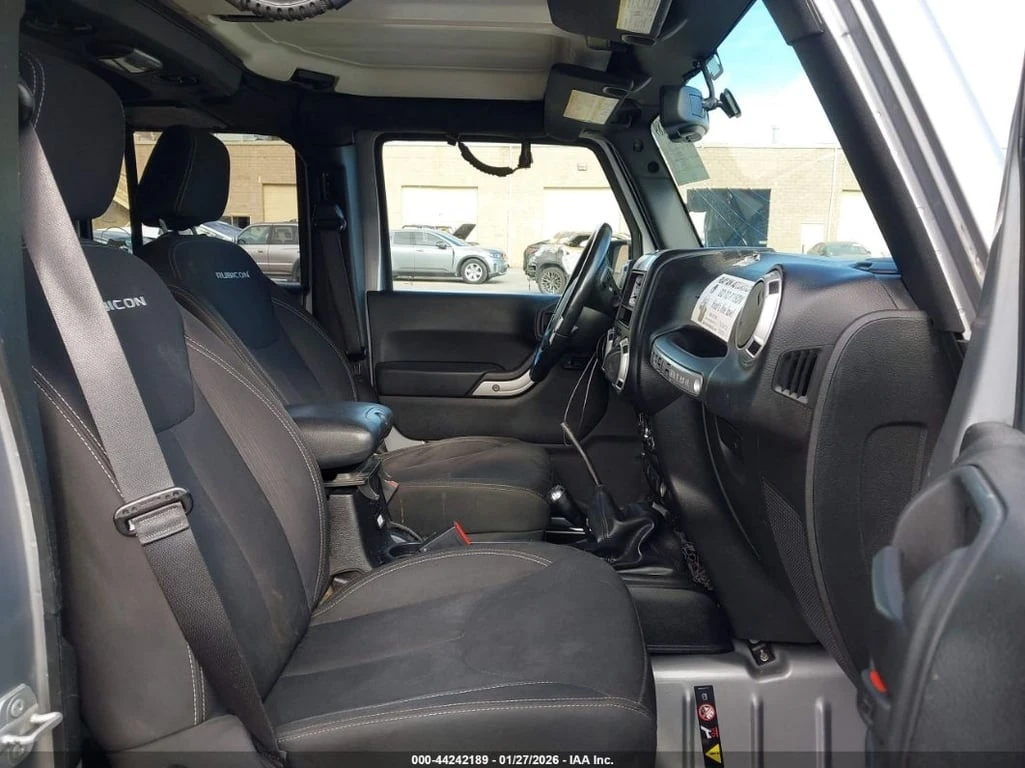 Jeep Wrangler UNLIMITED RUBICON* CARFAX * Клип на мотора - изображение 8