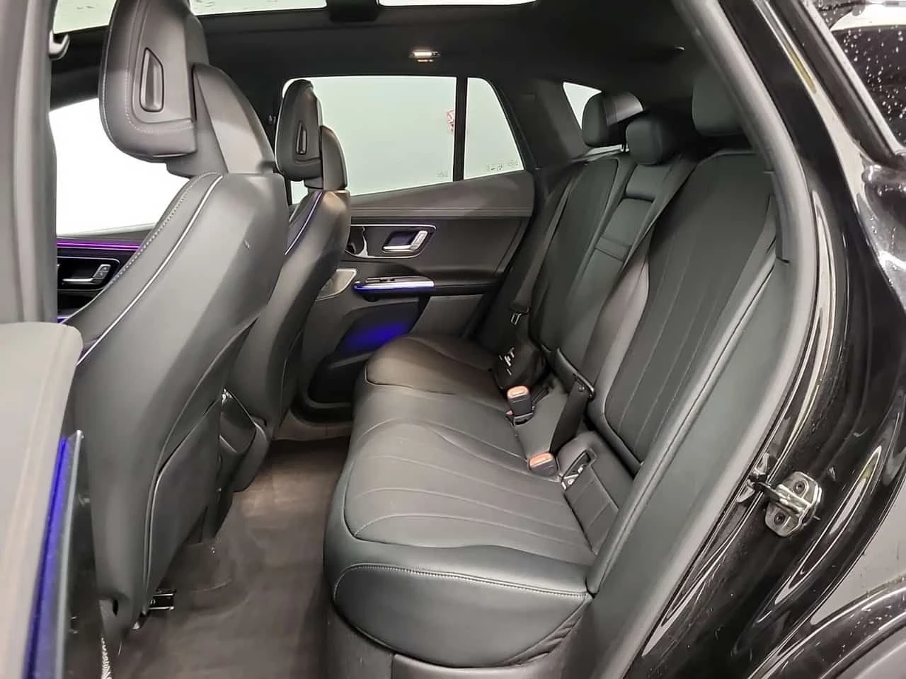 Mercedes-Benz EQE 350| PANO| 360| HUD| AMBIENT| , снимка 12 - Автомобили и джипове - 54078437