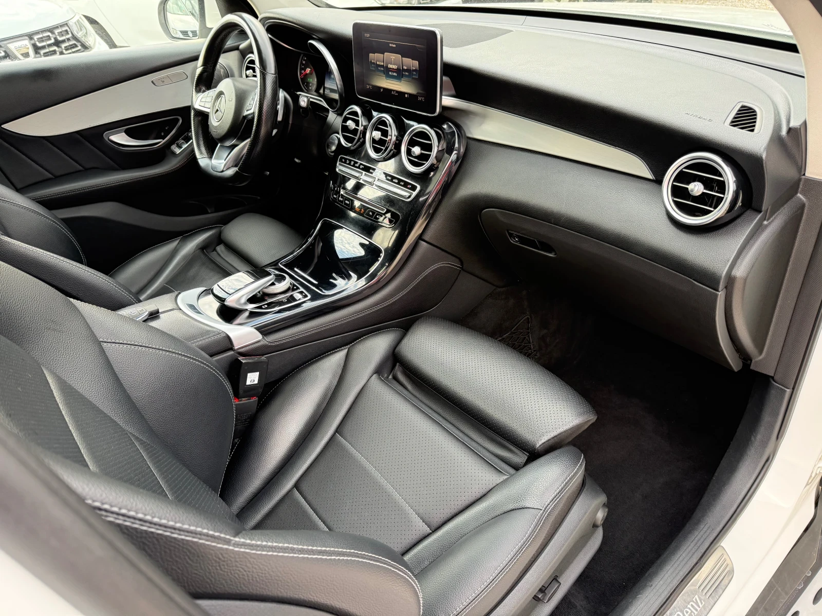 Mercedes-Benz GLC 250, снимка 14 - Автомобили и джипове - 54152452