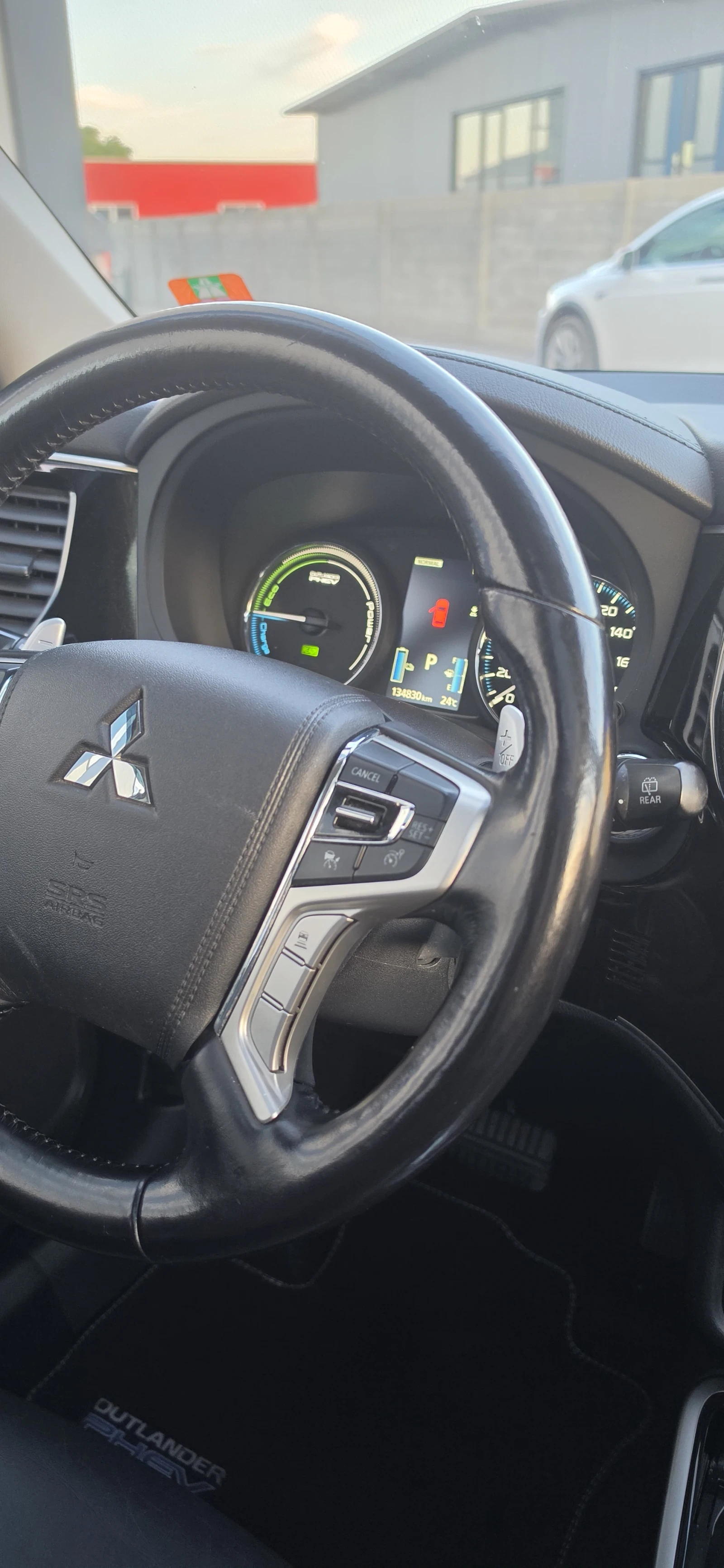 Mitsubishi Outlander Diamont.Дистроник.Phev.Full.Бяла перла.Уникат, снимка 10 - Автомобили и джипове - 54860858