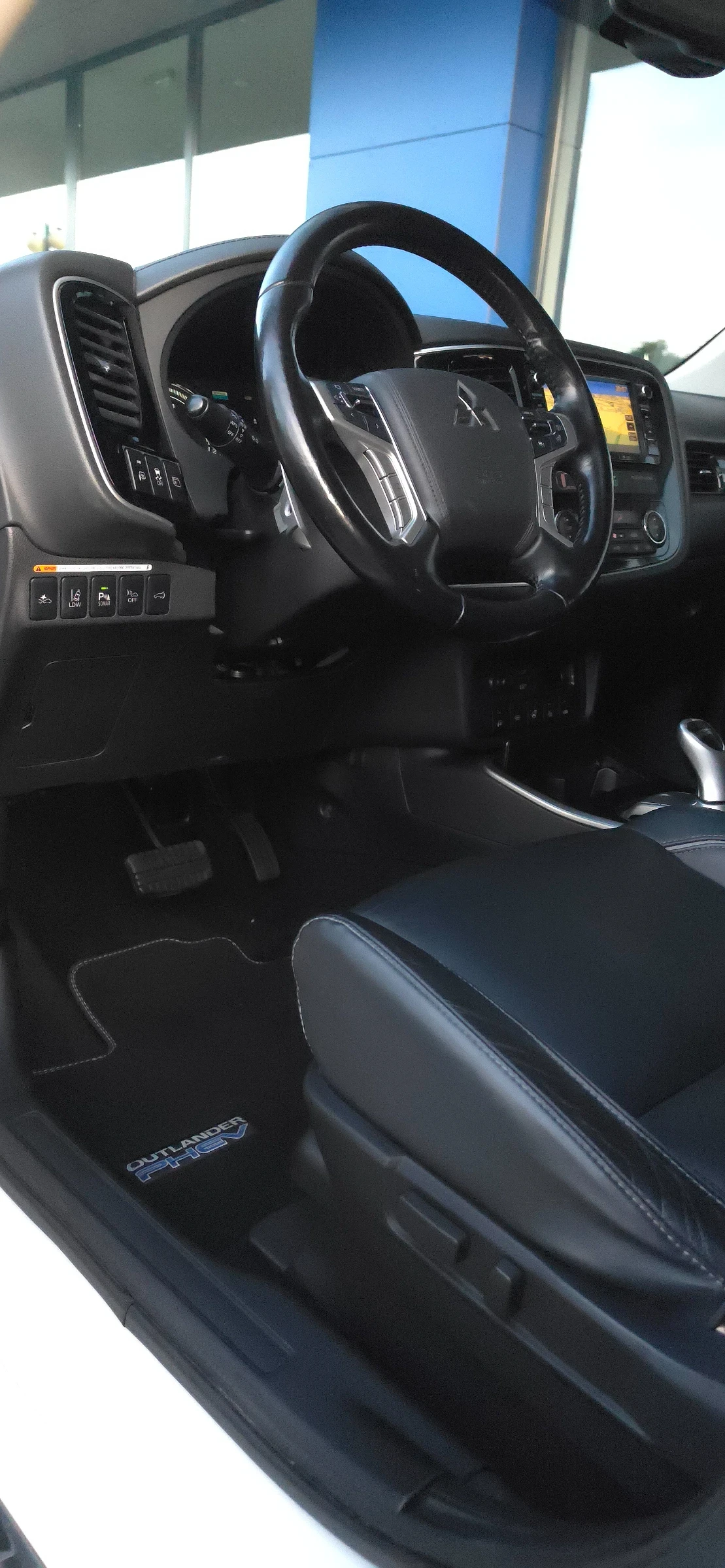 Mitsubishi Outlander Diamont.Дистроник.Phev.Full.Бяла перла.Уникат, снимка 15 - Автомобили и джипове - 54860858