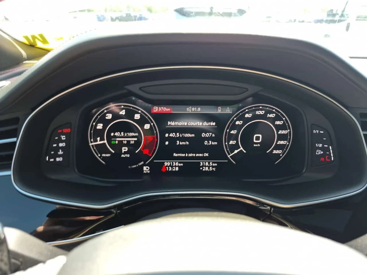 Audi RSQ8 CARFAX/ДИСТРОНИК/360 КАМ//ПОДГРЕВ/ОБДУХ/ПАНО/, снимка 10 - Автомобили и джипове - 55317911