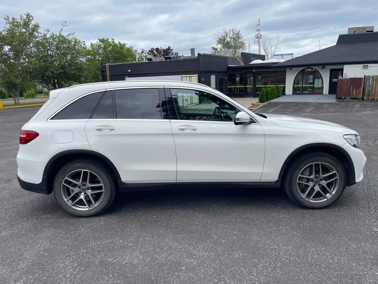 Mercedes-Benz GLC 300 * CARFAX * ЦЕНА ДО БГ, снимка 3 - Автомобили и джипове - 55470752