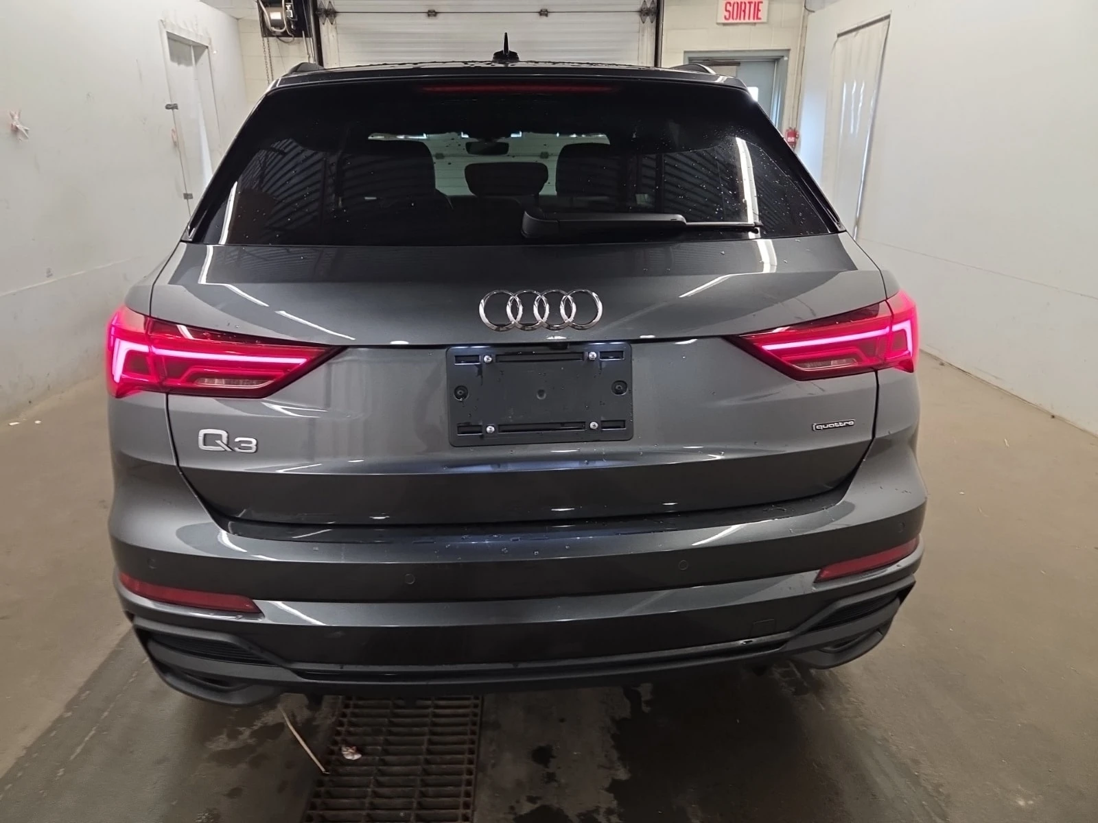 Audi Q3 PROGRESSIV | CARFAX | АВТОФИНАНСИРАНЕ, снимка 5 - Автомобили и джипове - 55887645