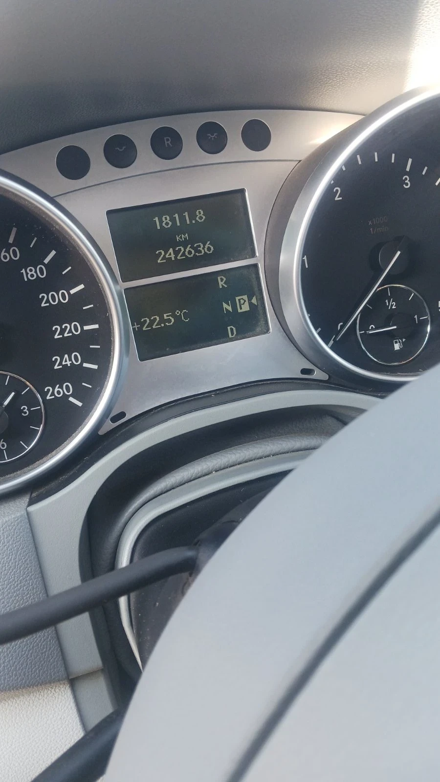 Mercedes-Benz ML 320, снимка 5 - Автомобили и джипове - 56751536