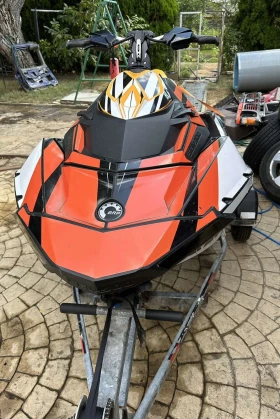 Джет Bombardier Sea Doo Spark, снимка 2 - Воден транспорт - 47484756