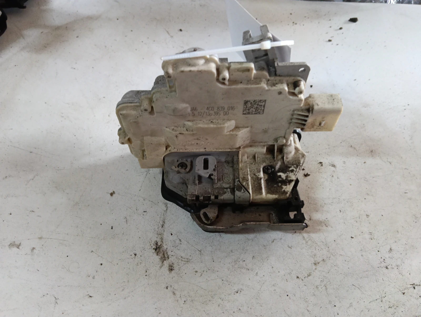 брава (задна дясна) 4G0839016 Audi A6