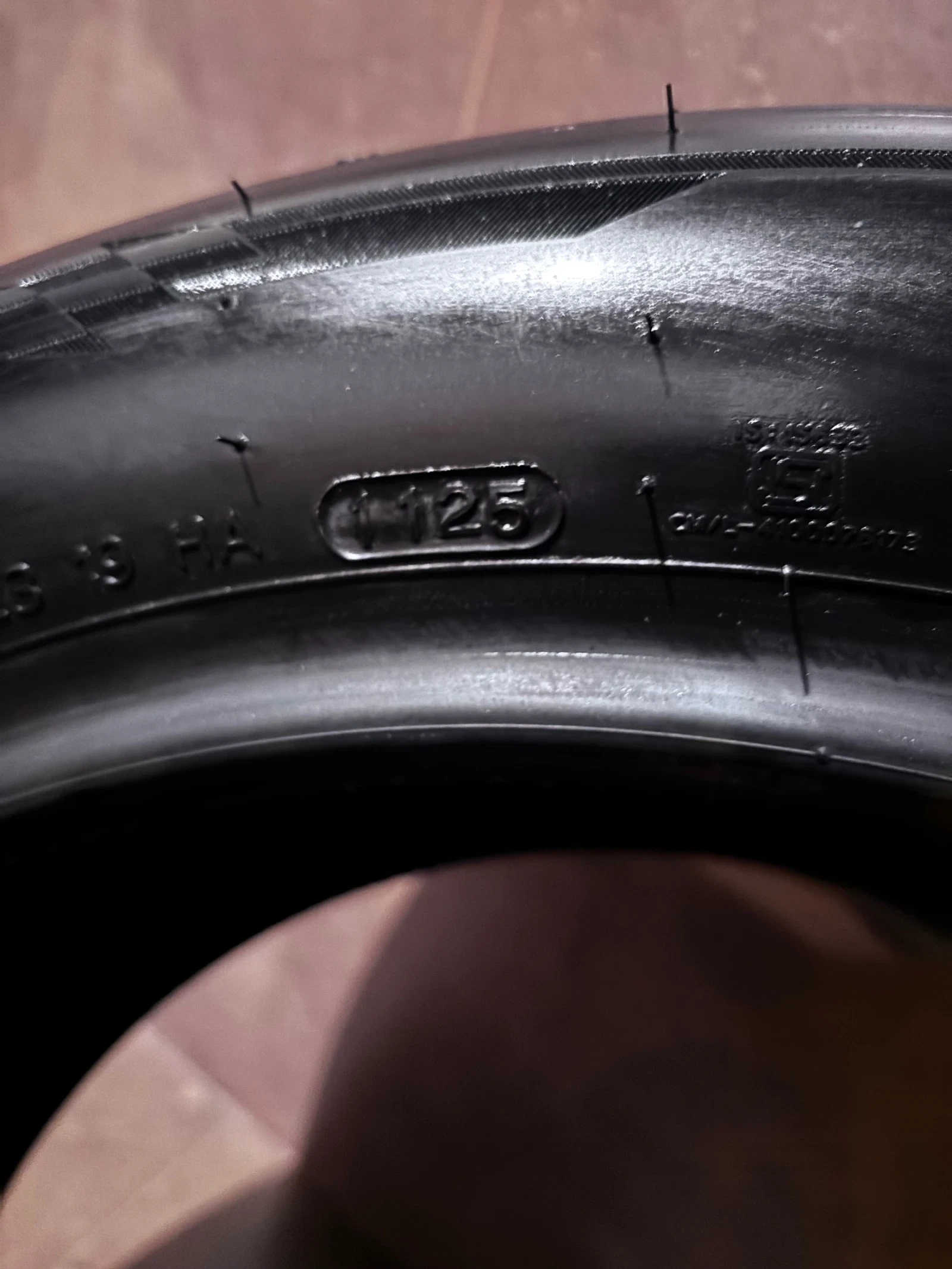 Гуми Летни 235/50R19, снимка 4 - Гуми и джанти - 54882426