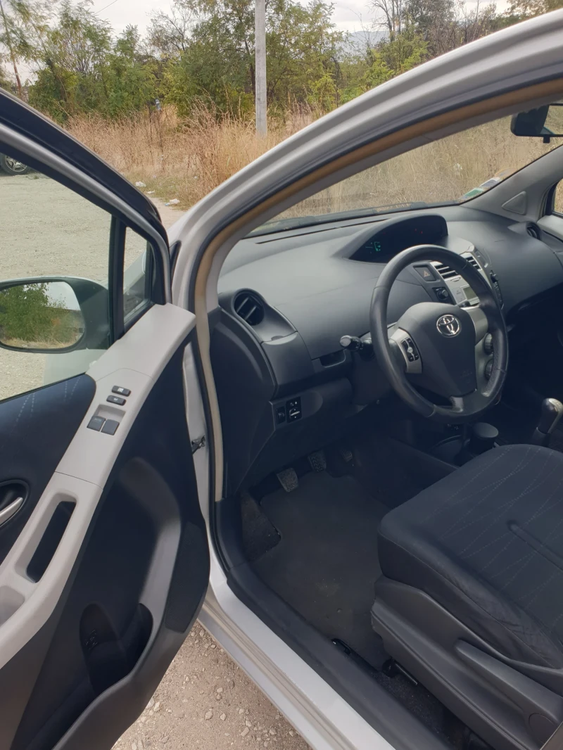 Toyota Yaris 1.4 D4D, снимка 9 - Автомобили и джипове - 47487396