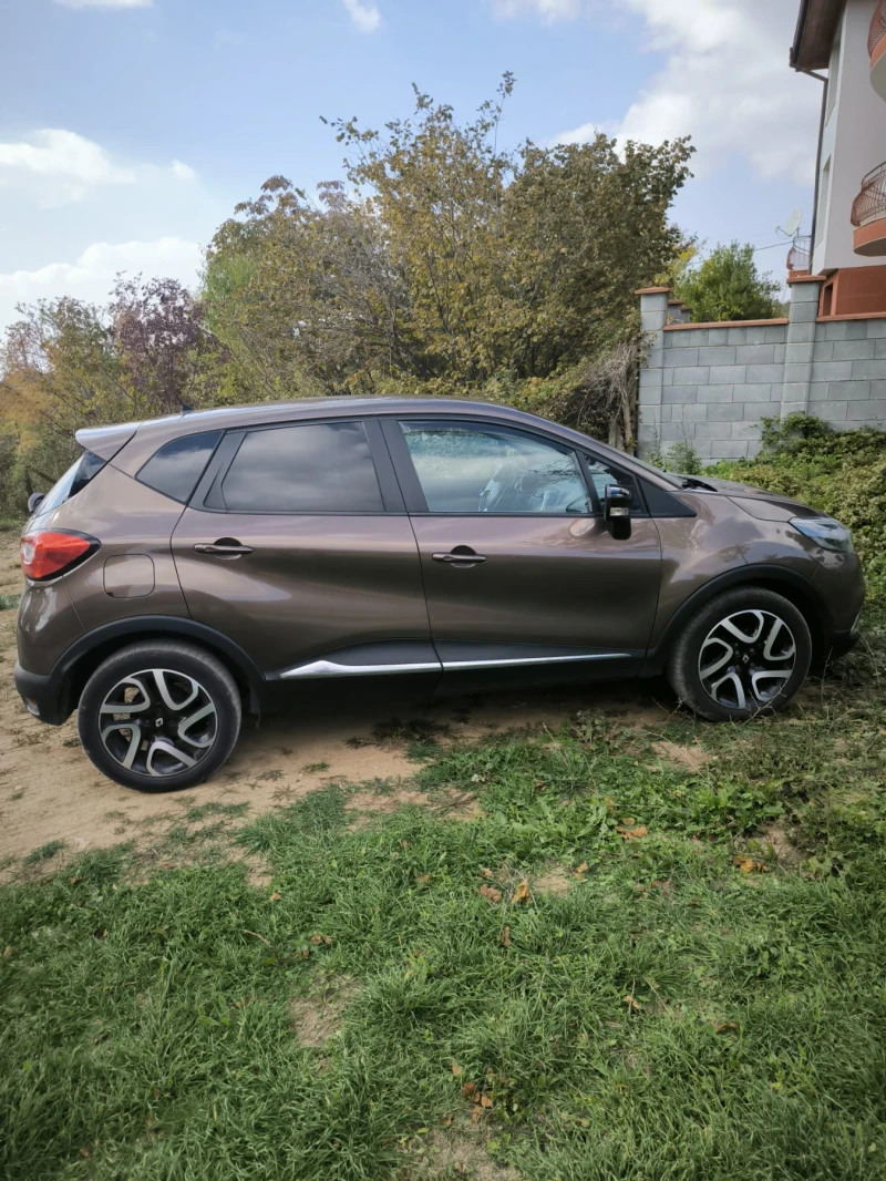 Renault Captur 09 TCe, снимка 2 - Автомобили и джипове - 48737439