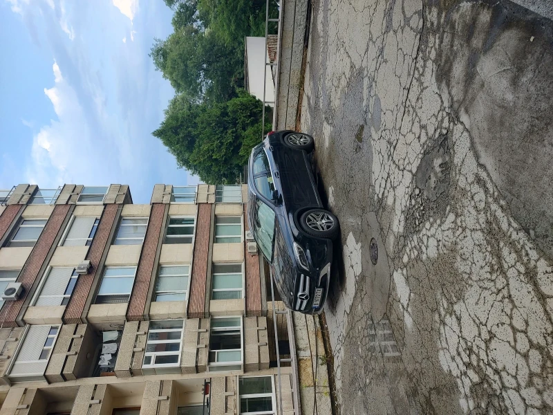 Mercedes-Benz GLA 180, снимка 10 - Автомобили и джипове - 51028987