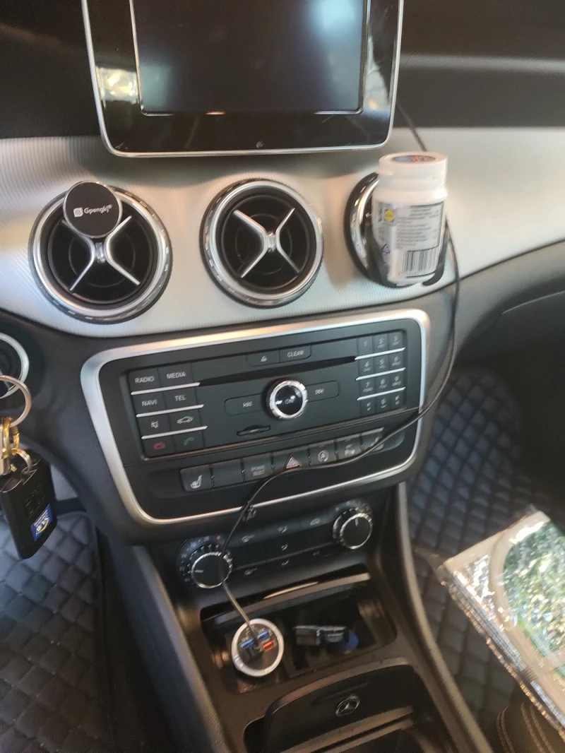 Mercedes-Benz GLA 180, снимка 4 - Автомобили и джипове - 51028987