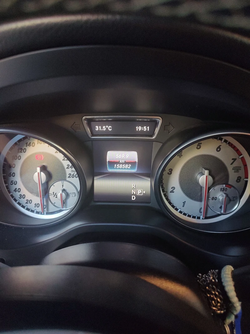 Mercedes-Benz GLA 180, снимка 3 - Автомобили и джипове - 51028987