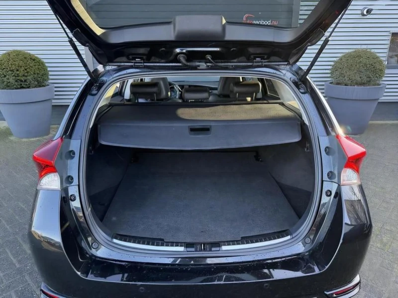 Toyota Auris FACELIFT | FULL LED | ПАНОРАМА, снимка 11 - Автомобили и джипове - 53431757