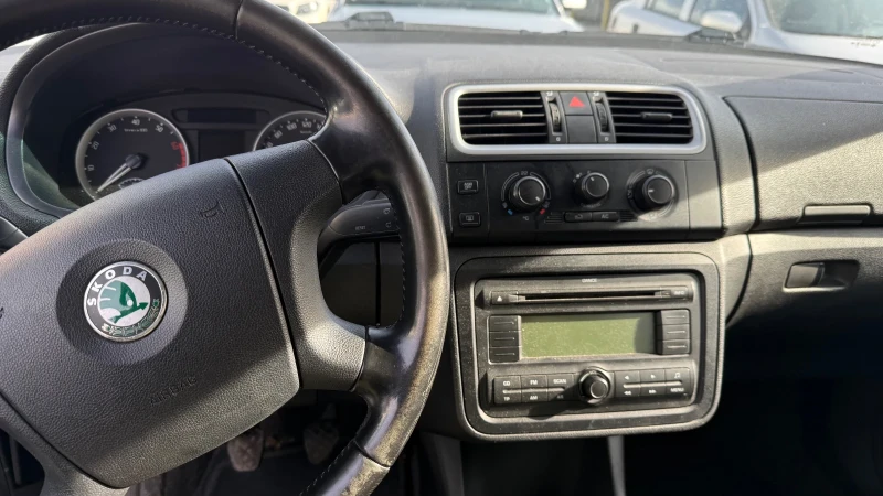 Skoda Fabia 1.4 I 16v - Gas, снимка 4 - Автомобили и джипове - 53592408