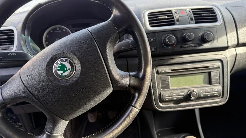 Skoda Fabia 1.4 I 16v - Gas, снимка 6 - Автомобили и джипове - 53592408