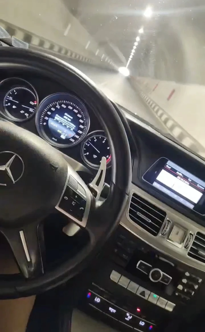 Mercedes-Benz E 250 4MATIC, снимка 13 - Автомобили и джипове - 55717740