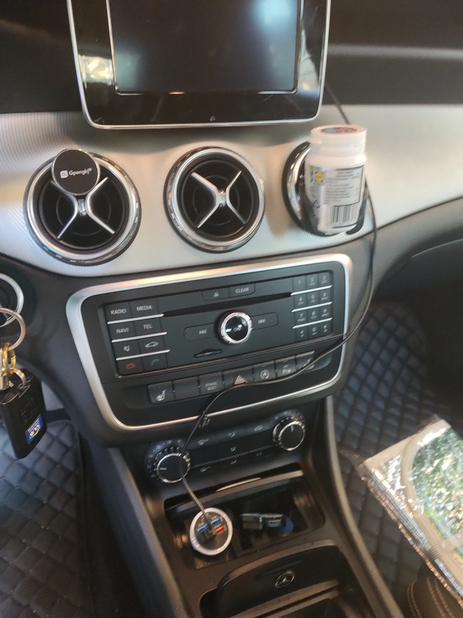 Mercedes-Benz GLA 180  - изображение 4