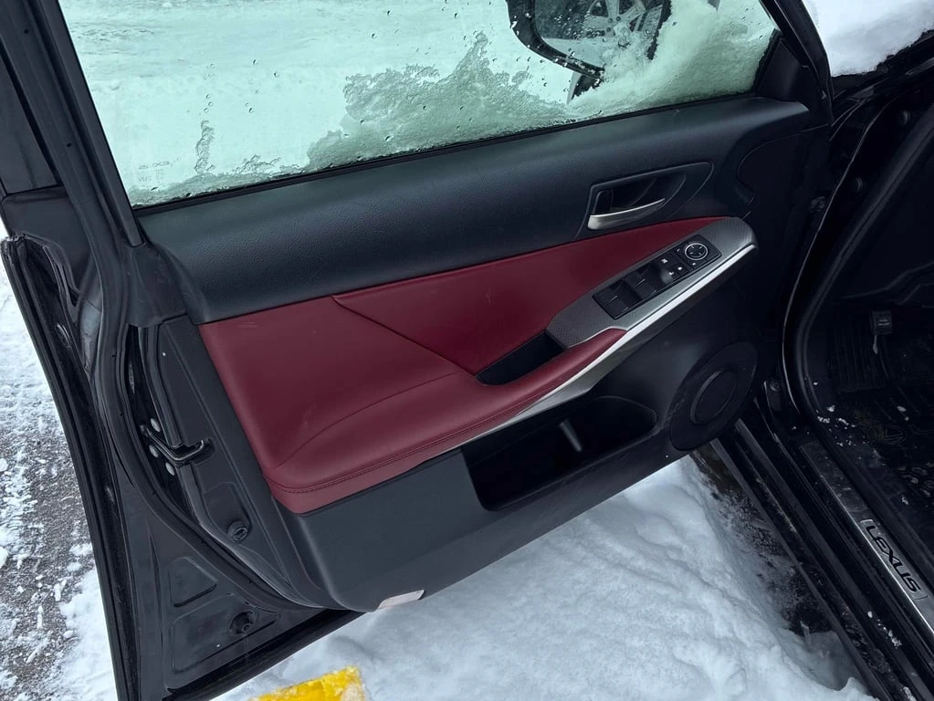 Lexus IS 300 * 4dr Sdn AWD * CARFAX * ���� �� �� | Mobile.bg � ����������� 10