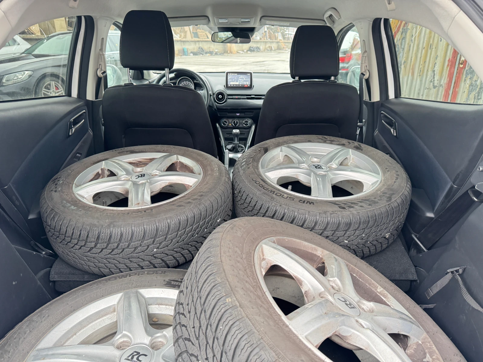 Mazda 2  - изображение 7