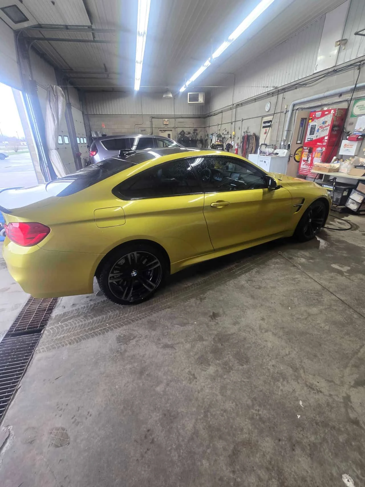 BMW M4 * CARFAX * Austin Yellow Metallic * Carbon, снимка 3 - Автомобили и джипове - 54110280