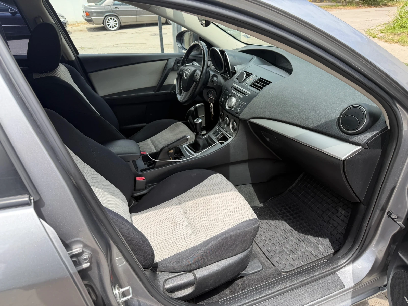 Mazda 3, снимка 16 - Автомобили и джипове - 54596516