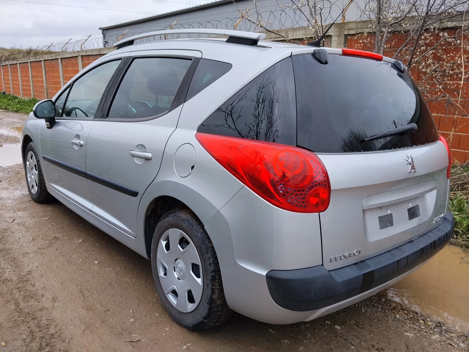 Peugeot 207 1, 6 HDI, снимка 8 - Автомобили и джипове - 54619649