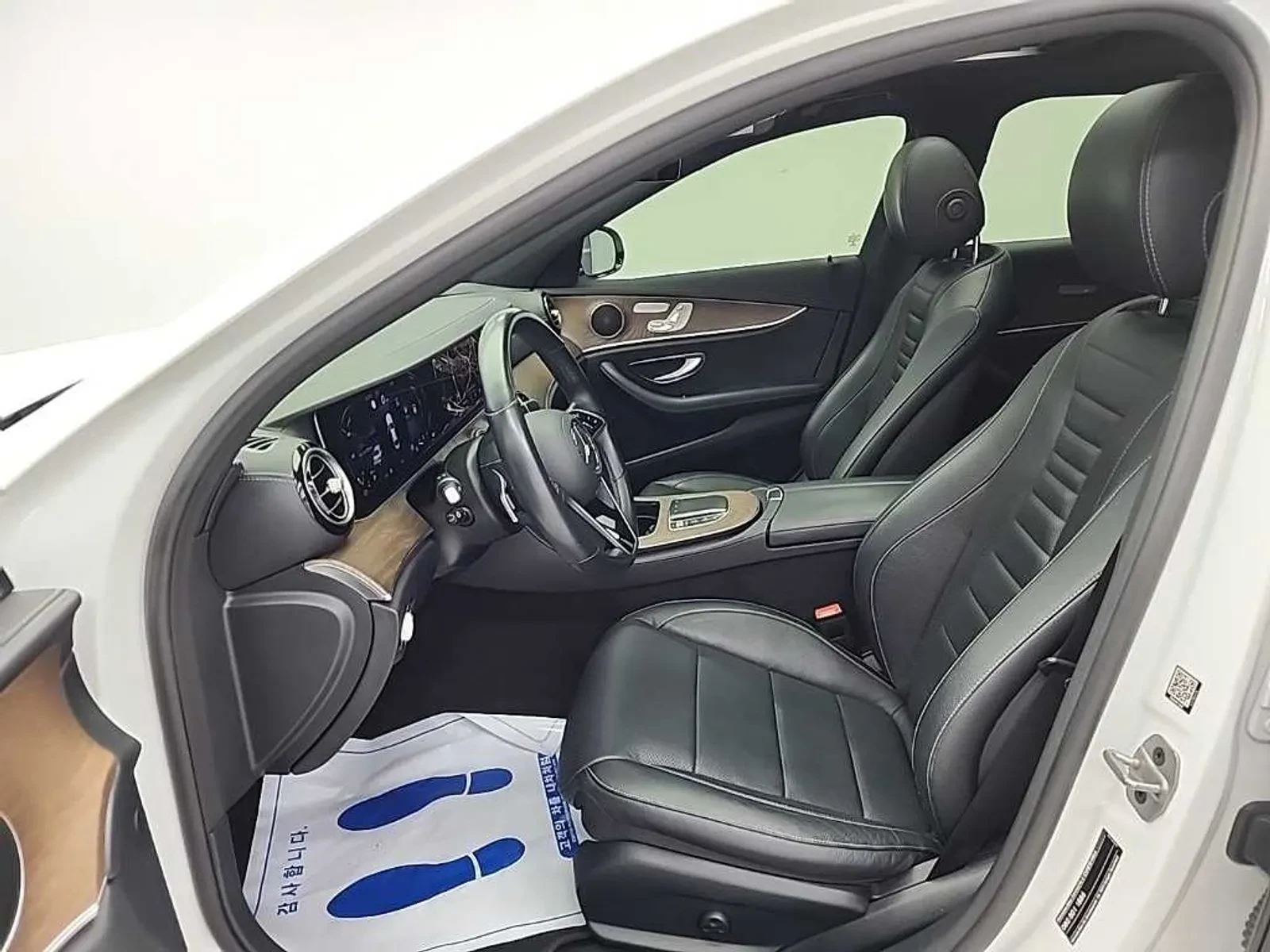 Mercedes-Benz E 220, снимка 11 - Автомобили и джипове - 54746493