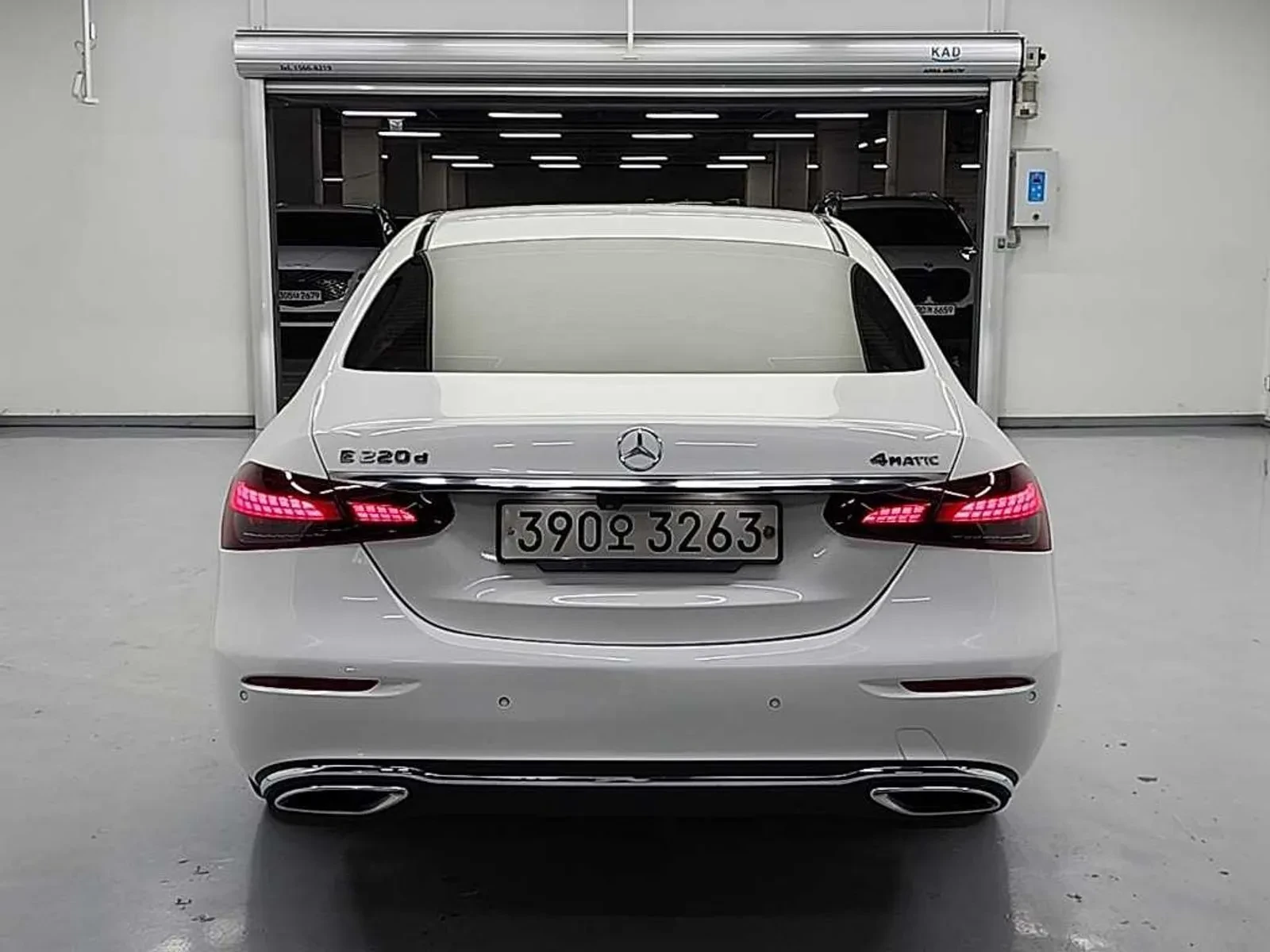 Mercedes-Benz E 220, снимка 3 - Автомобили и джипове - 54746493