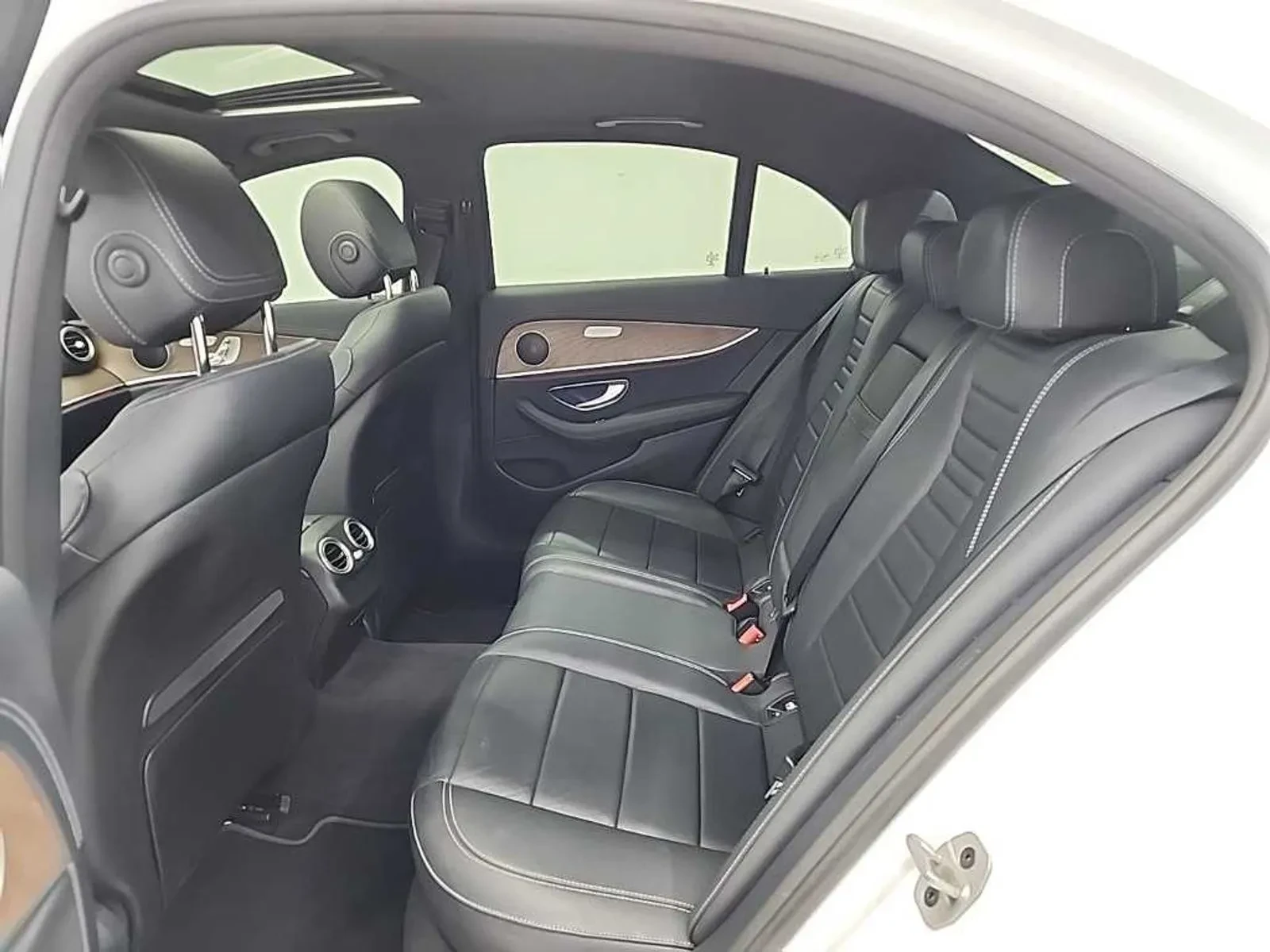 Mercedes-Benz E 220, снимка 12 - Автомобили и джипове - 54746493