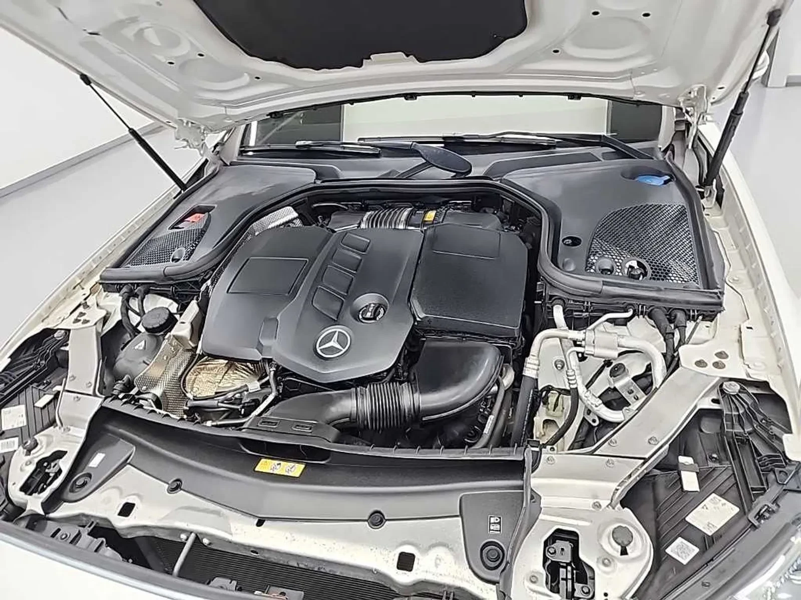 Mercedes-Benz E 220, снимка 5 - Автомобили и джипове - 54746493