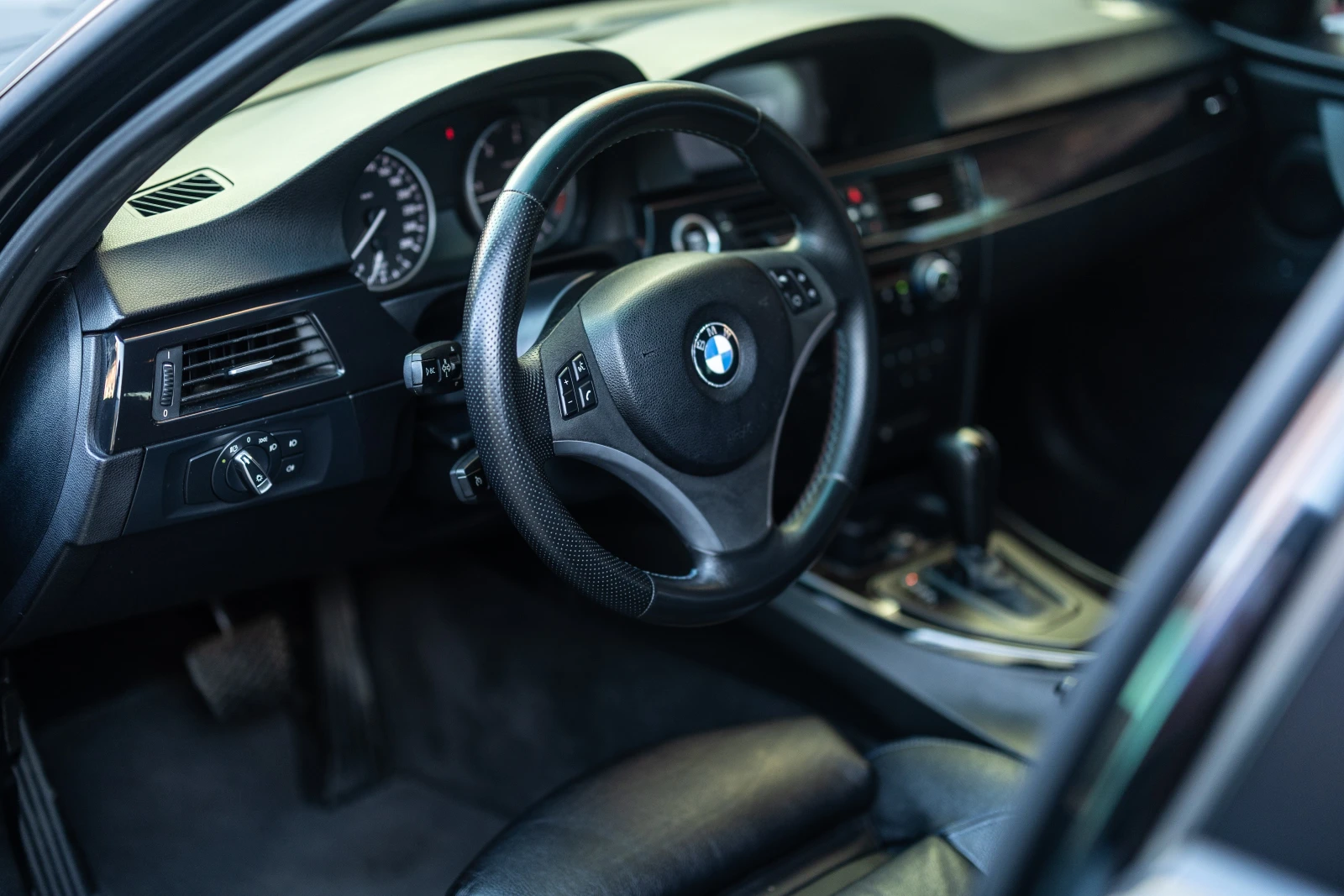 BMW 320, снимка 8 - Автомобили и джипове - 54782424