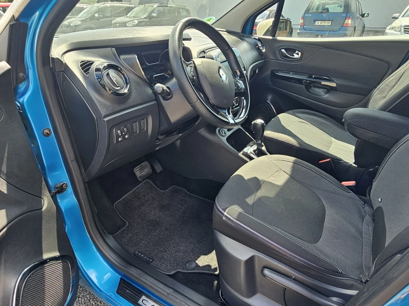 Renault Captur 1.5dci 90ps, снимка 13 - Автомобили и джипове - 55207154