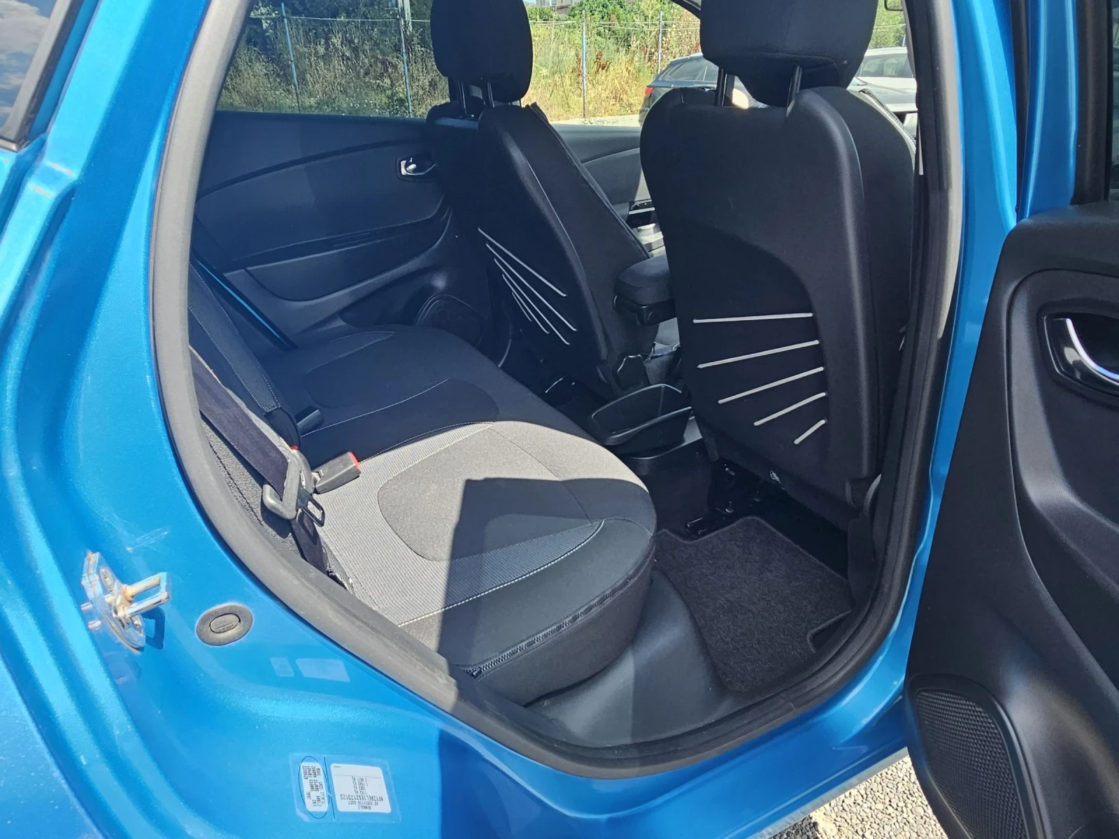 Renault Captur 1.5dci 90ps, снимка 11 - Автомобили и джипове - 55207154