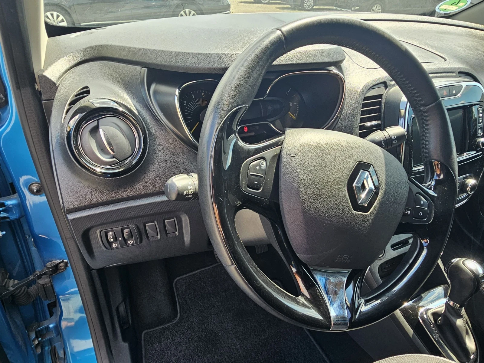 Renault Captur 1.5dci 90ps, снимка 14 - Автомобили и джипове - 55207154