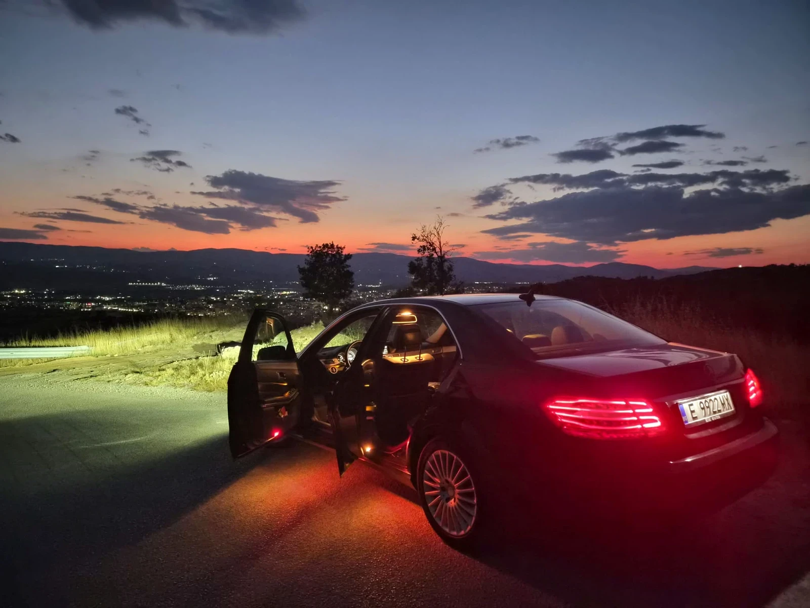 Mercedes-Benz E 250 4MATIC, снимка 15 - Автомобили и джипове - 55717740