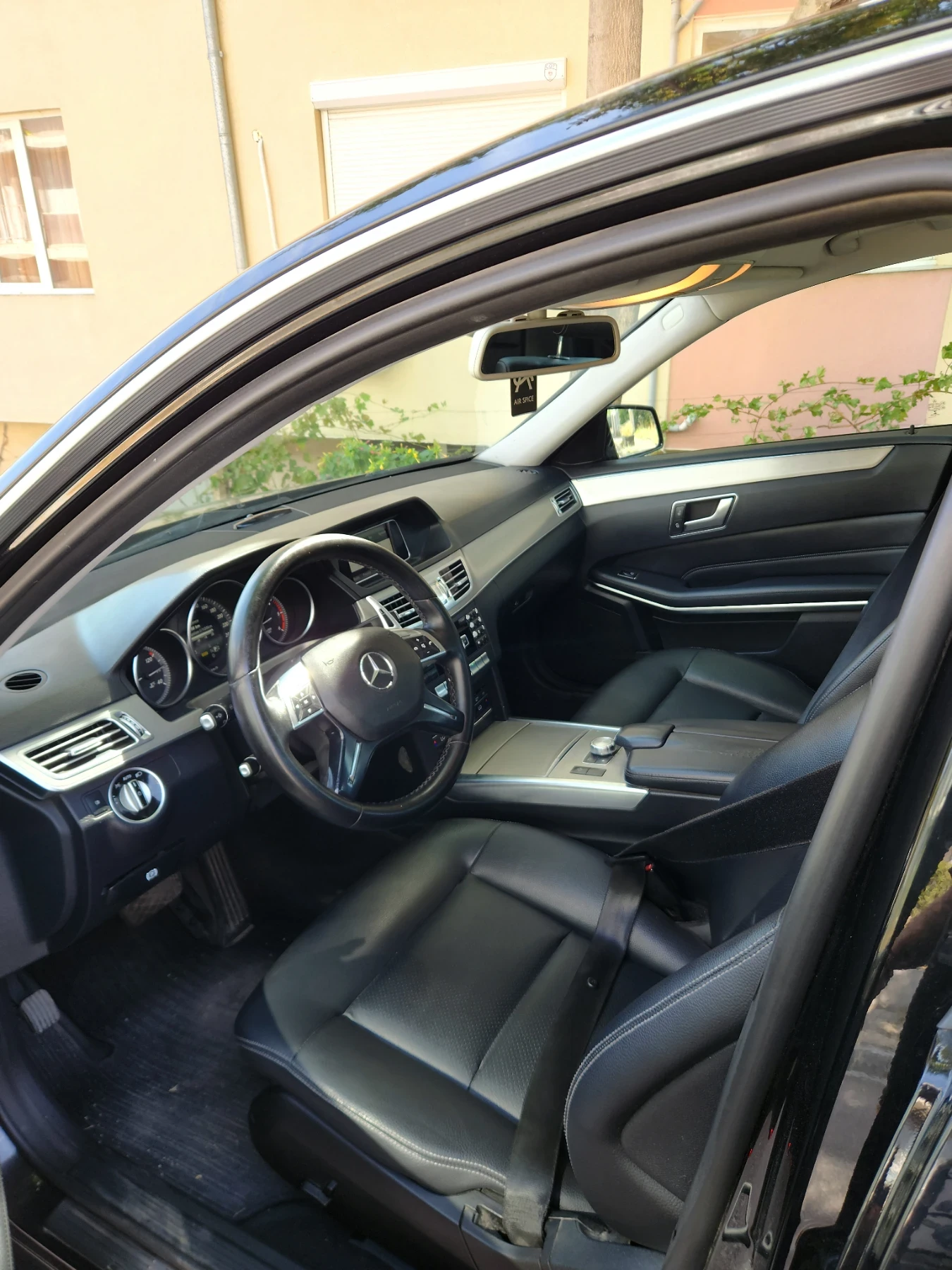 Mercedes-Benz E 250 4MATIC, снимка 8 - Автомобили и джипове - 55717740