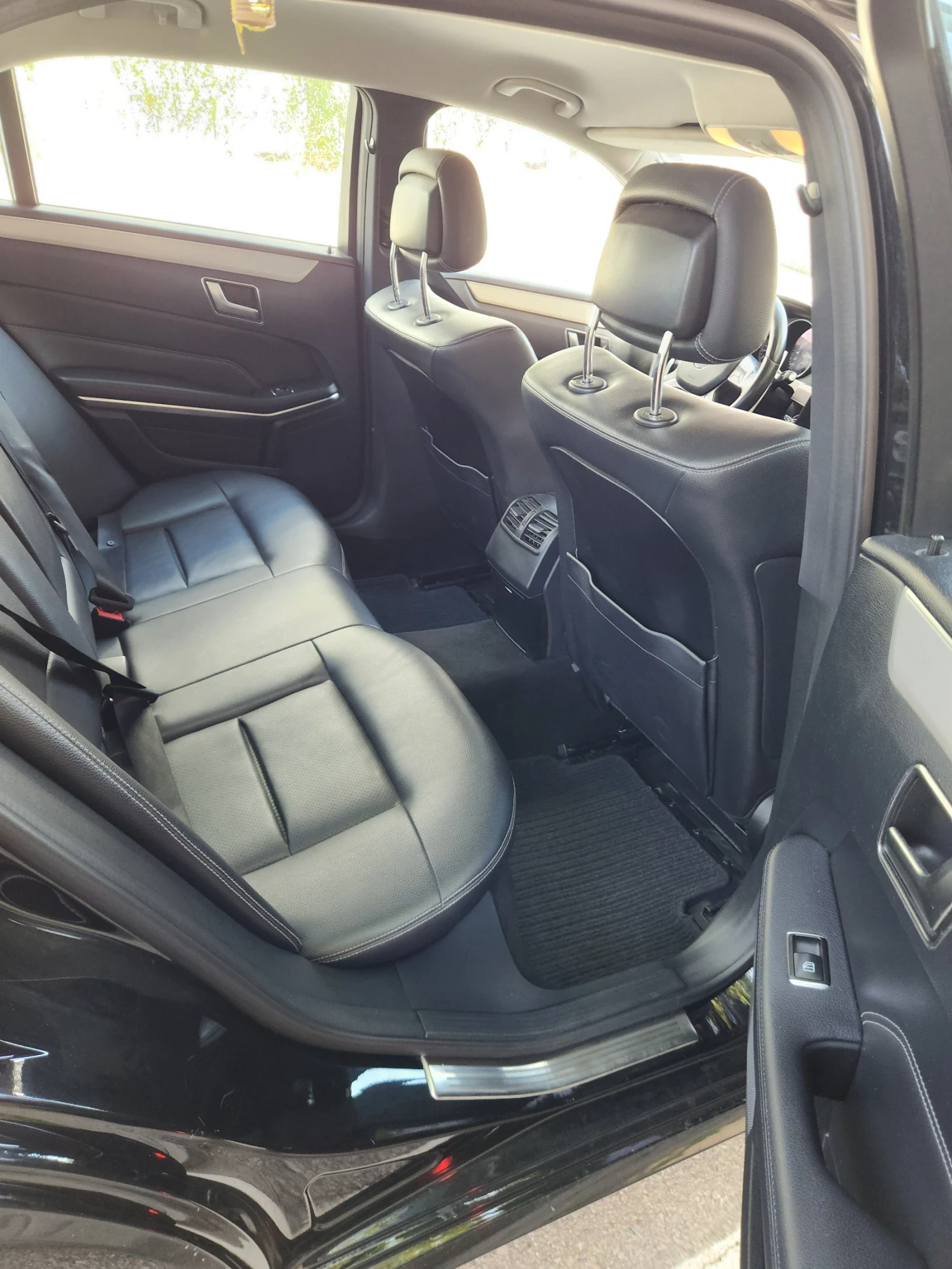 Mercedes-Benz E 250 4MATIC, снимка 11 - Автомобили и джипове - 55717740