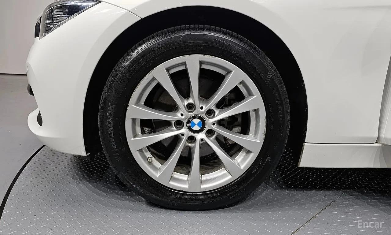 BMW 320 * HEAD UP* LANE ASSIST* ДВА КЛЮЧА* ПОДГРЕВ* КАМЕРА, снимка 6 - Автомобили и джипове - 56107075