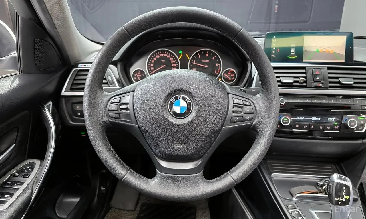 BMW 320 * HEAD UP* LANE ASSIST* ДВА КЛЮЧА* ПОДГРЕВ* КАМЕРА, снимка 13 - Автомобили и джипове - 56107075