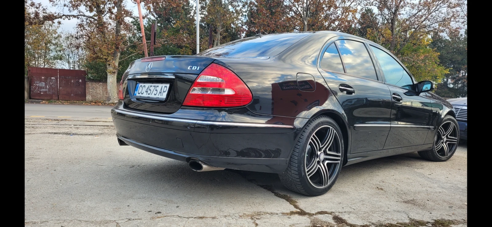 Mercedes-Benz E 320, снимка 3 - Автомобили и джипове - 56413903