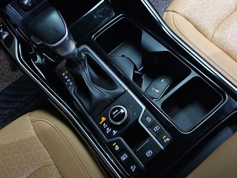 Kia Sorento Diesel 2.2 4WD| 202к.с.| ВКЛ.ТЕХНОТЕСТ, снимка 9 - Автомобили и джипове - 55688970