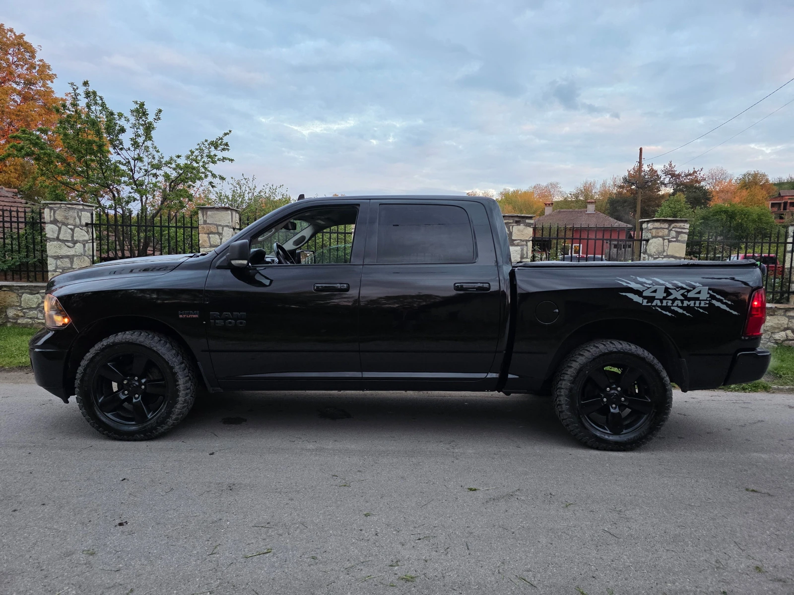 Dodge RAM 1500 LARAMIE, снимка 3 - Автомобили и джипове - 54416856