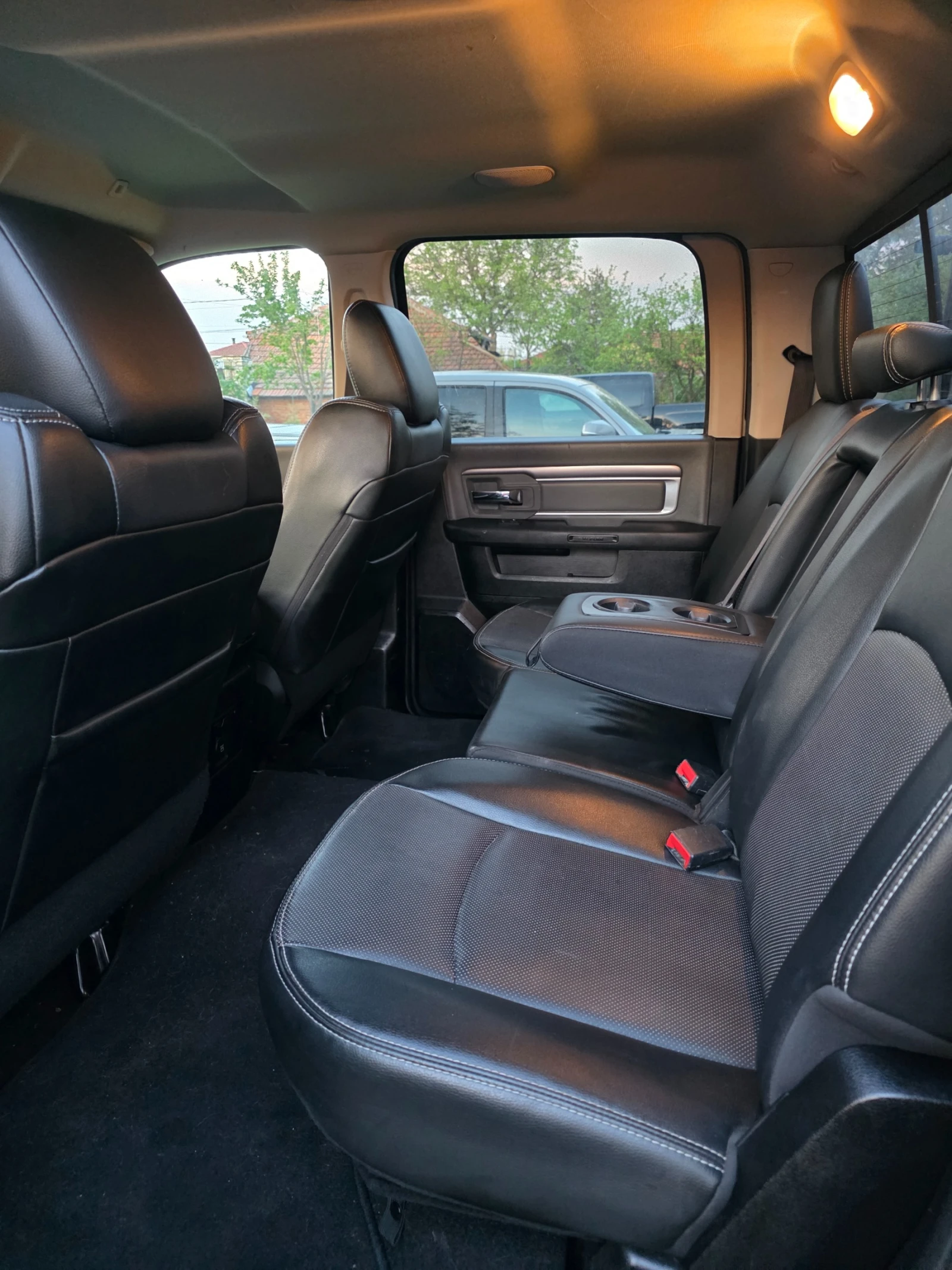 Dodge RAM 1500 LARAMIE, снимка 9 - Автомобили и джипове - 54416856